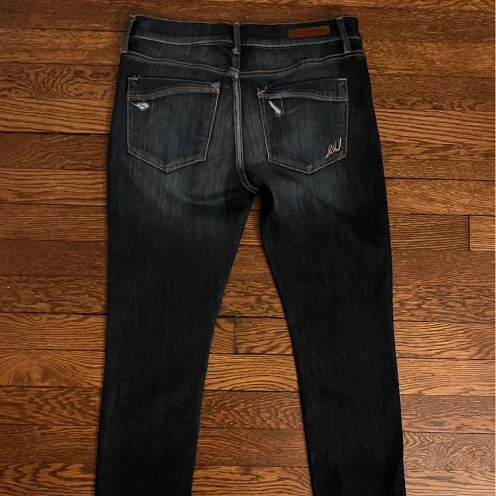 Express Mid Rise Legging Jeans, Distressed Dark Wash - Size 4 Short - Picture 5 of 8